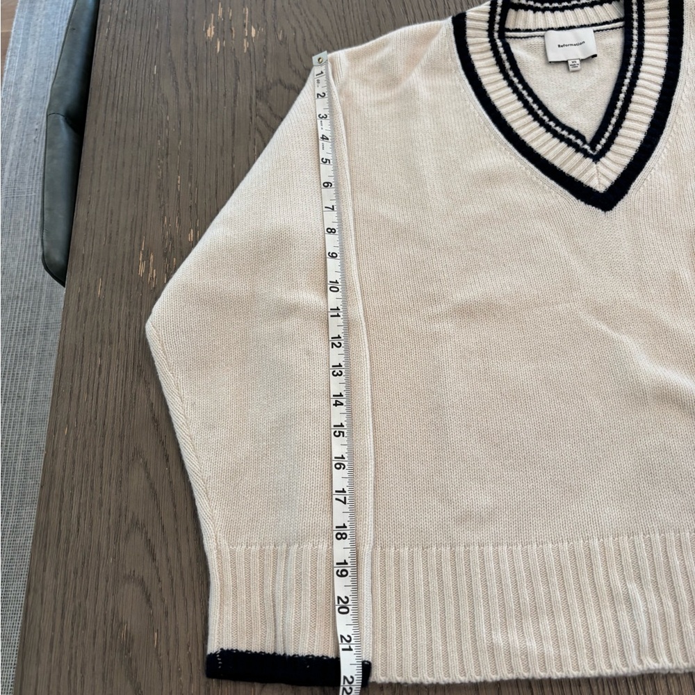 Reformation Jadey Cashmere Oversized V-neck Sweater - Picture 6 of 8